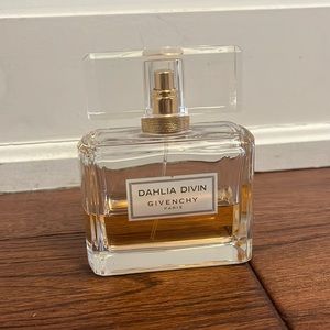 Givenchy Dahlia Divin perfume
